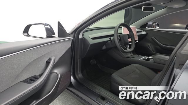 Tesla Model 3 Standard RWD 2026 — фото 10