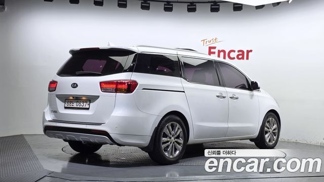 Kia Carnival 9-seater Noblesse 2016 — фото 2