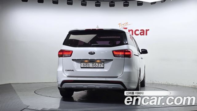 Kia Carnival 9-seater Noblesse 2016 — фото 4