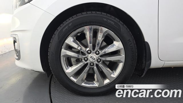 Kia Carnival 9-seater Noblesse 2016 — фото 5