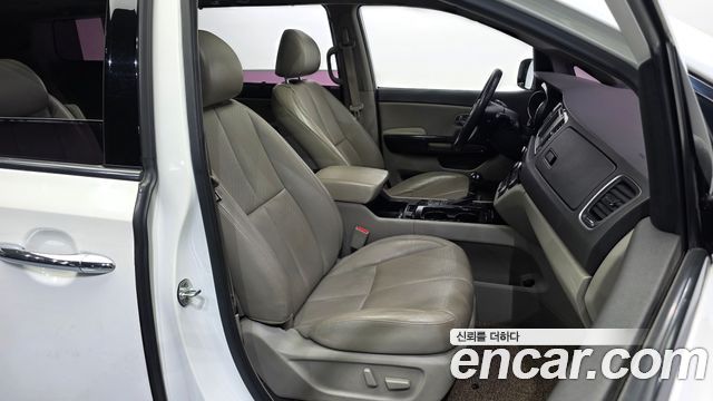 Kia Carnival 9-seater Noblesse 2016 — фото 11