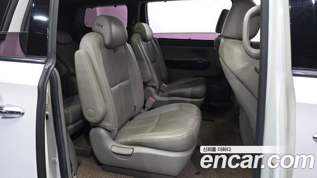 Kia Carnival 9-seater Noblesse 2016 — фото 12