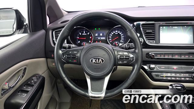 Kia Carnival 9-seater Noblesse 2016 — фото 13