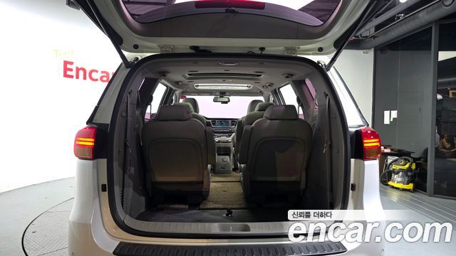 Kia Carnival 9-seater Noblesse 2016 — фото 20