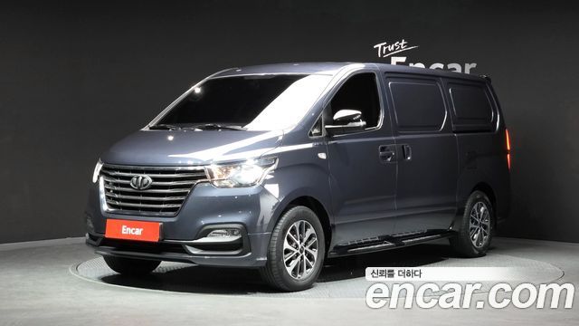 Hyundai Grand Starex Van 3-Seater Smart