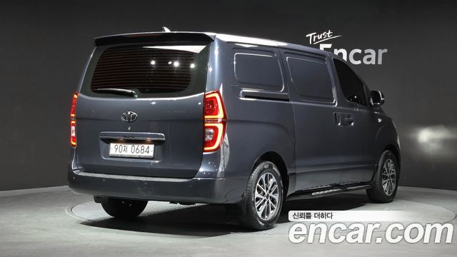Hyundai Grand Starex Van 3-Seater Smart 2019 — фото 2
