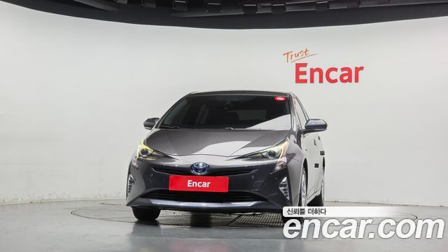 Toyota Prius (IV) 1.8 E 2018 — фото 3