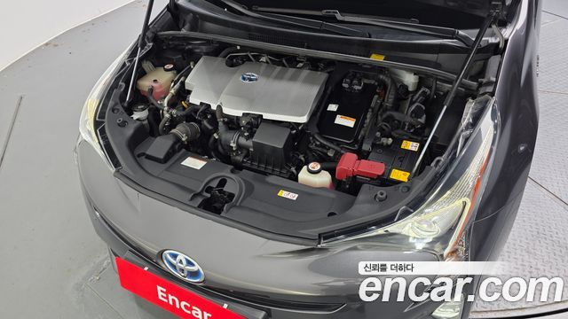 Toyota Prius (IV) 1.8 E 2018 — фото 6