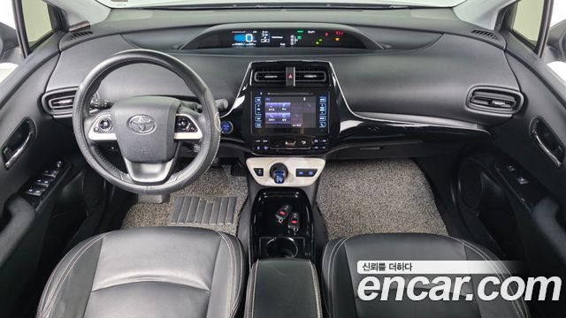 Toyota Prius (IV) 1.8 E 2018 — фото 7