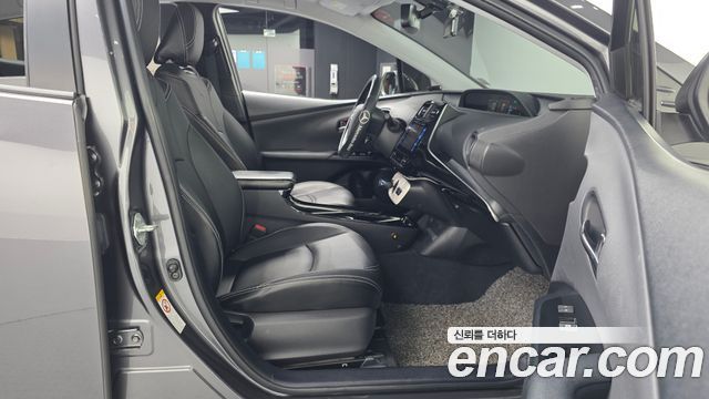 Toyota Prius (IV) 1.8 E 2018 — фото 11