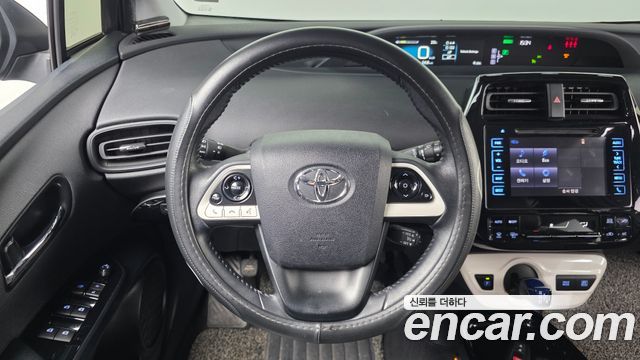 Toyota Prius (IV) 1.8 E 2018 — фото 13