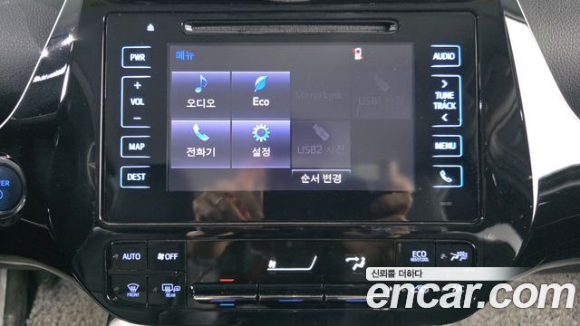 Toyota Prius (IV) 1.8 E 2018 — фото 14