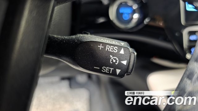 Toyota Prius (IV) 1.8 E 2018 — фото 18
