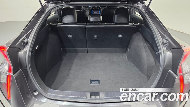 Toyota Prius (IV) 1.8 E 2018 — фото 20
