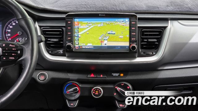 Kia Stonic 1.4 Trendy 2018 — фото 16