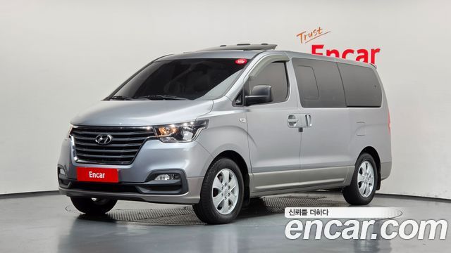 Hyundai Grand Starex Wagon 11-Seater Modern