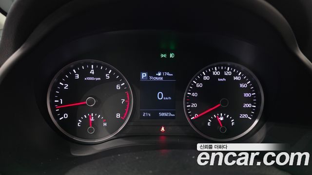 Kia Stonic 1.4 Prestige 2020 — фото 8