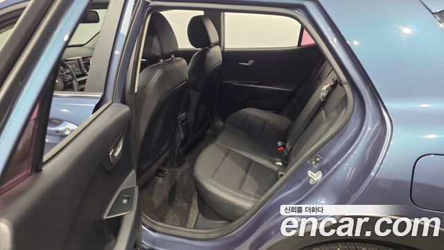 Kia Stonic 1.4 Prestige 2020 — фото 11