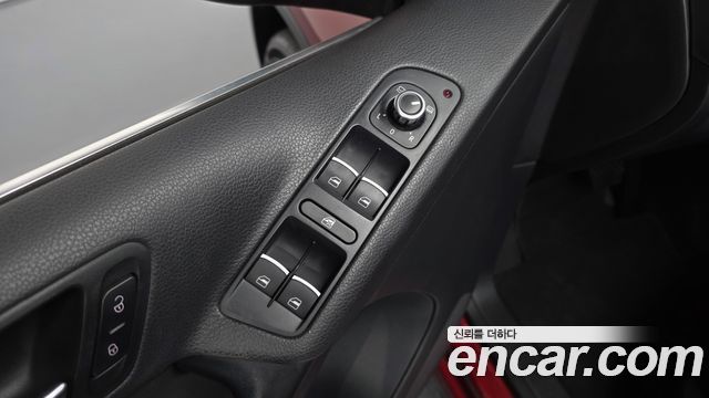 Volkswagen Tiguan 2.0 TDI Comfort 5N 2015 — фото 19