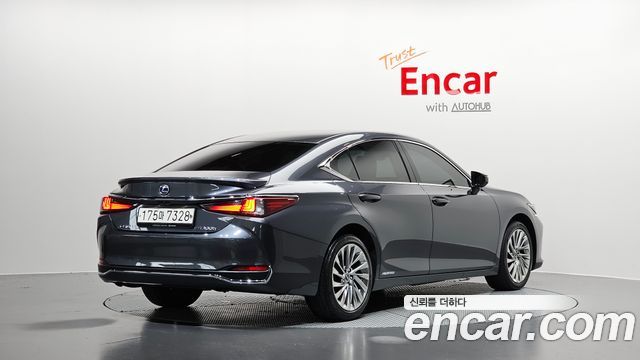 Lexus ES300h (VII) Luxury Plus 2022 — фото 2