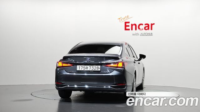Lexus ES300h (VII) Luxury Plus 2022 — фото 4