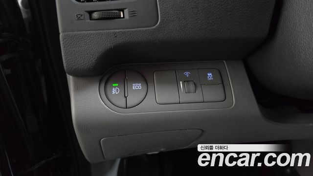 Hyundai Grand Starex Van 3-Seater Smart 2021 — фото 17