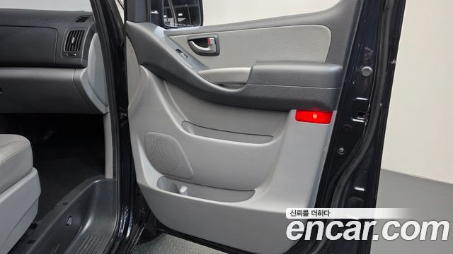 Hyundai Grand Starex Van 3-Seater Smart 2021 — фото 25