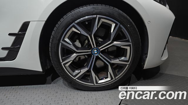 BMW i4 eDrive40 M Sports 2022 — фото 21