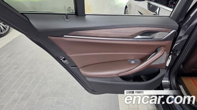 BMW 5 Series (G30) 520i M Sport 2020 — фото 25