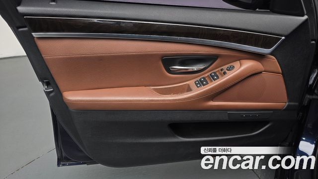 BMW 5 Series (F10) 528i 2014 — фото 24