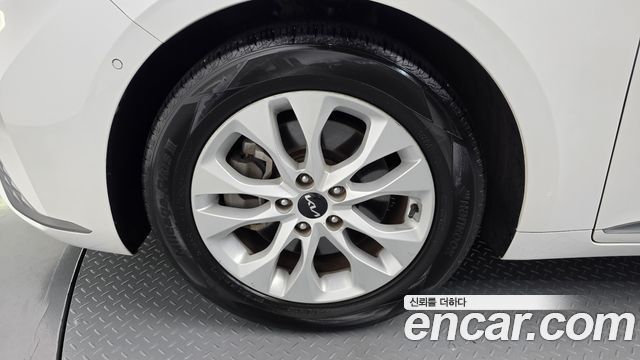 Kia K8 2.5 Gasoline 2WD Noblesse 2022 — фото 5