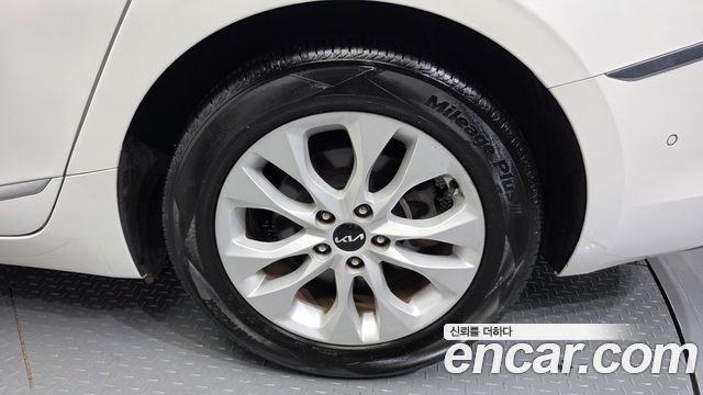 Kia K8 2.5 Gasoline 2WD Noblesse 2022 — фото 21