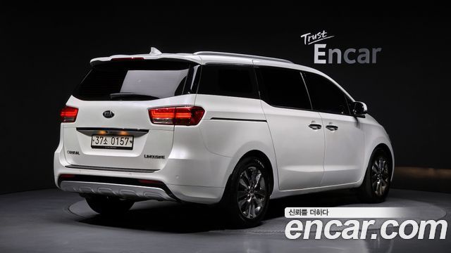 Kia Carnival 7-seater Limousine President 2017 — фото 2