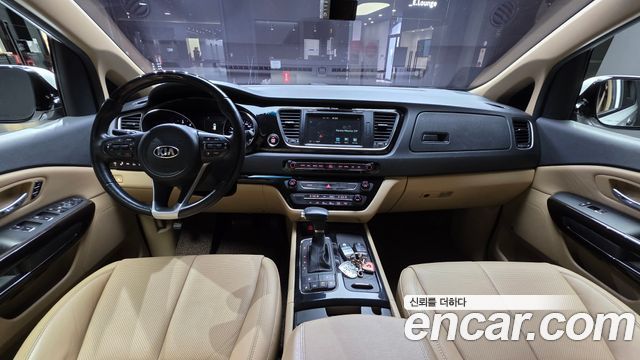 Kia Carnival 7-seater Limousine President 2017 — фото 7