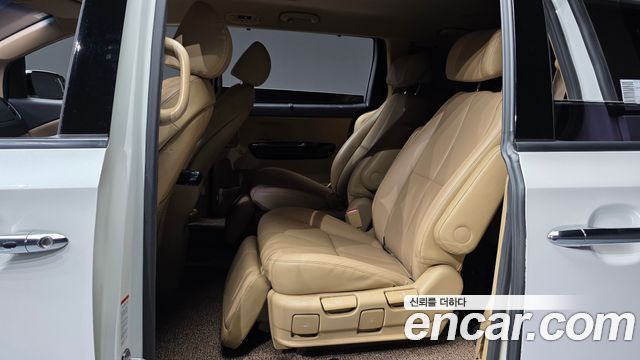 Kia Carnival 7-seater Limousine President 2017 — фото 12