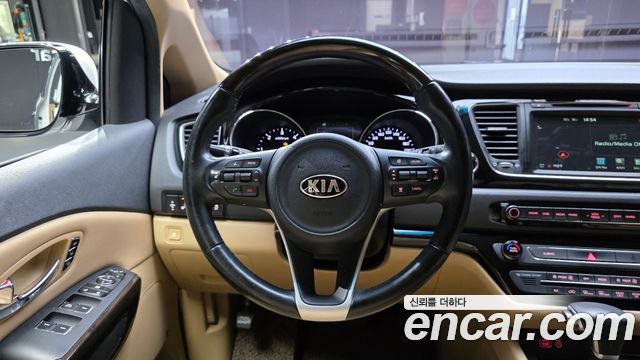 Kia Carnival 7-seater Limousine President 2017 — фото 14