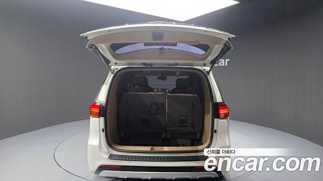 Kia Carnival 7-seater Limousine President 2017 — фото 20