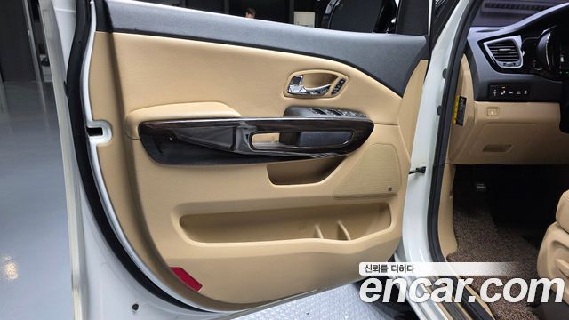 Kia Carnival 7-seater Limousine President 2017 — фото 24