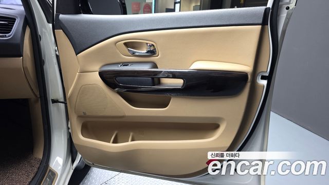 Kia Carnival 7-seater Limousine President 2017 — фото 25