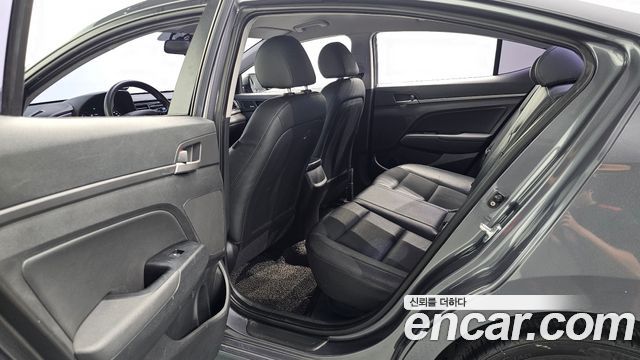 Hyundai Avante (AD) 1.6 GDI Value Plus 2017 — фото 11