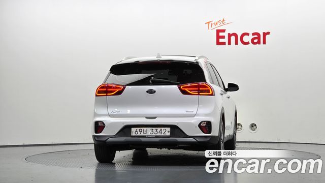 Kia Niro 1.6 PHEV Noblesse Special 2020 — фото 4