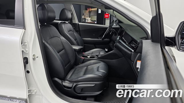 Kia Niro 1.6 PHEV Noblesse Special 2020 — фото 11