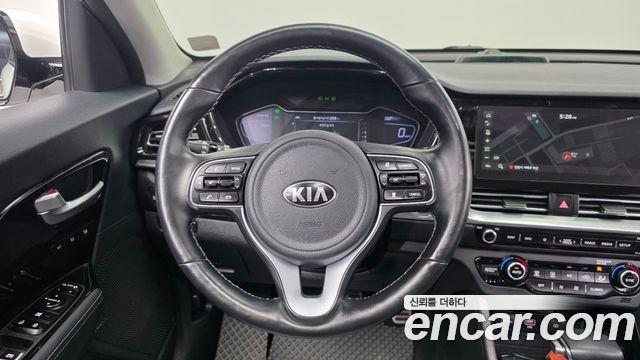Kia Niro 1.6 PHEV Noblesse Special 2020 — фото 13
