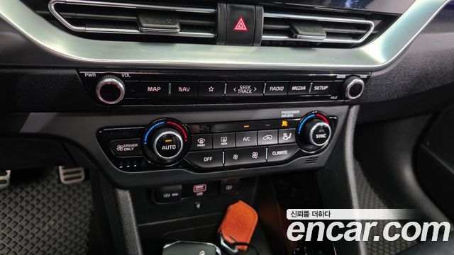 Kia Niro 1.6 PHEV Noblesse Special 2020 — фото 16