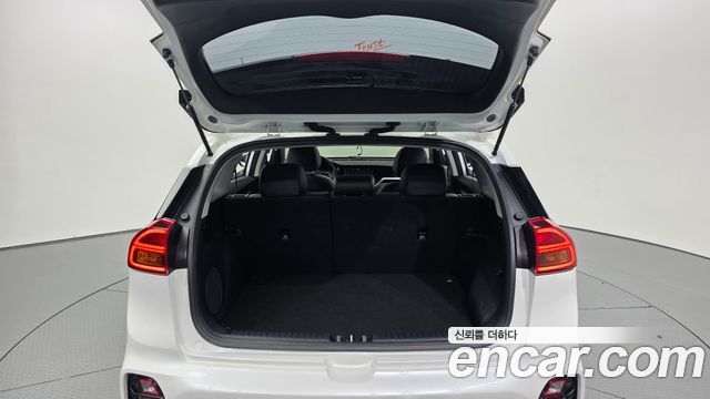 Kia Niro 1.6 PHEV Noblesse Special 2020 — фото 20