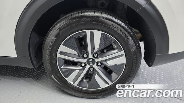 Kia Niro 1.6 PHEV Noblesse Special 2020 — фото 21