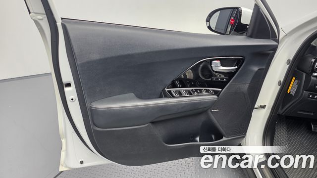 Kia Niro 1.6 PHEV Noblesse Special 2020 — фото 24