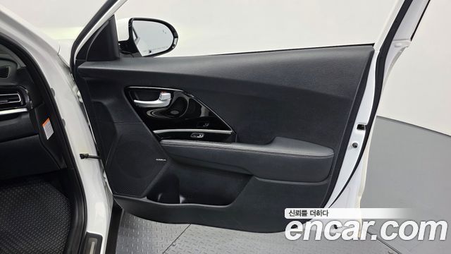 Kia Niro 1.6 PHEV Noblesse Special 2020 — фото 25