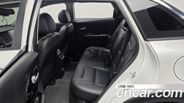 Kia Niro 1.6 PHEV Noblesse Special 2020 — фото 26