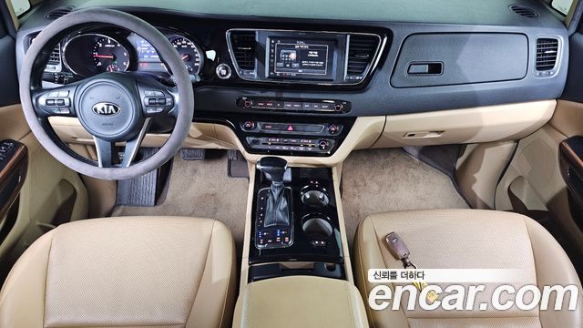 Kia Carnival 9-seater Hi-Limousine Prestige 2018 — фото 7